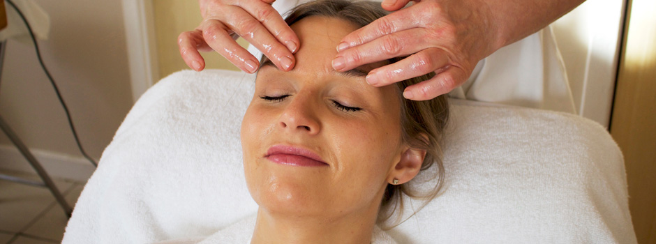 Dawn Mercer having an Ayurveda face massage